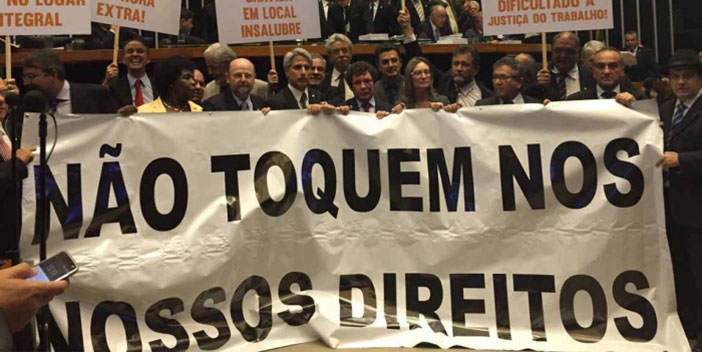 58% dos brasileiros quer que reforma Trabalhista de Temer seja revisada